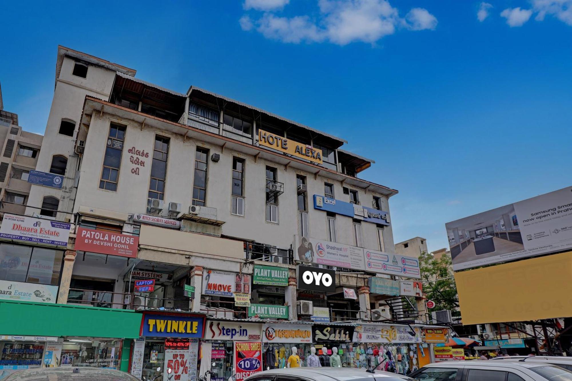 Hotel O Alexa Ahmedabad Buitenkant foto