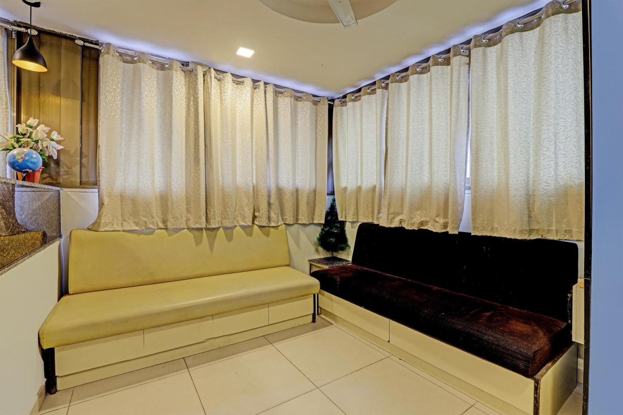 Hotel O Alexa Ahmedabad Buitenkant foto