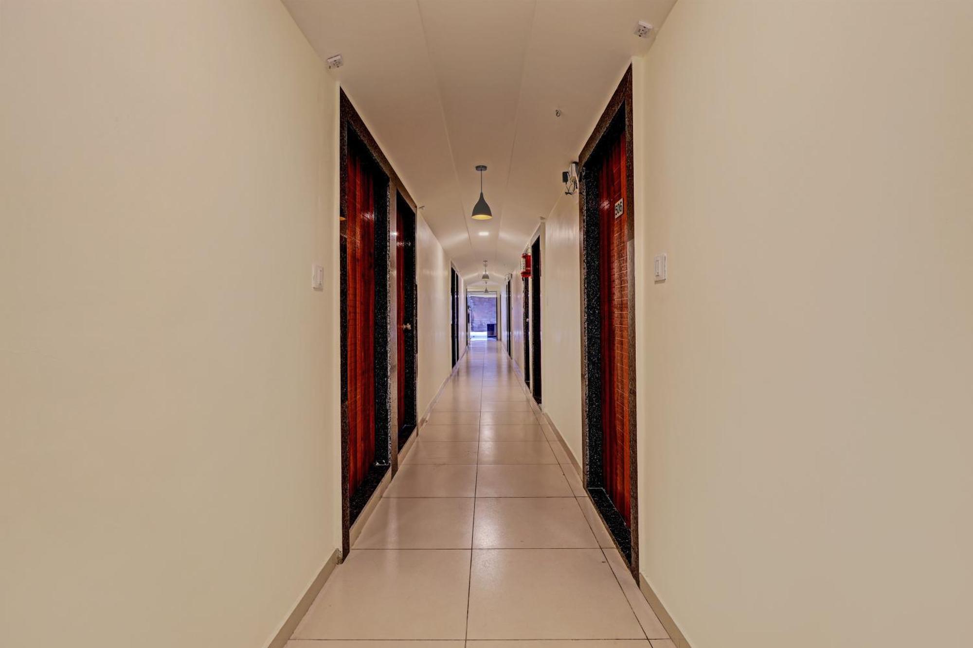 Hotel O Alexa Ahmedabad Buitenkant foto