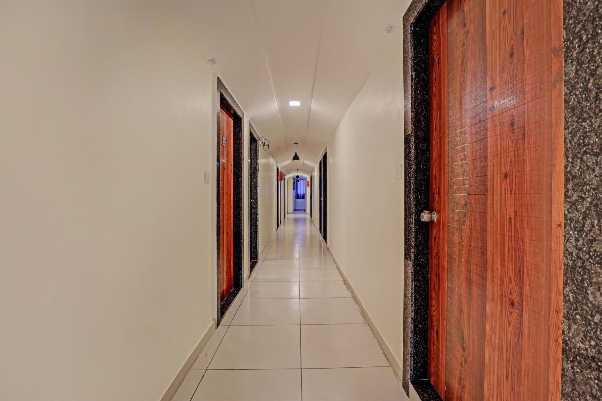Hotel O Alexa Ahmedabad Buitenkant foto